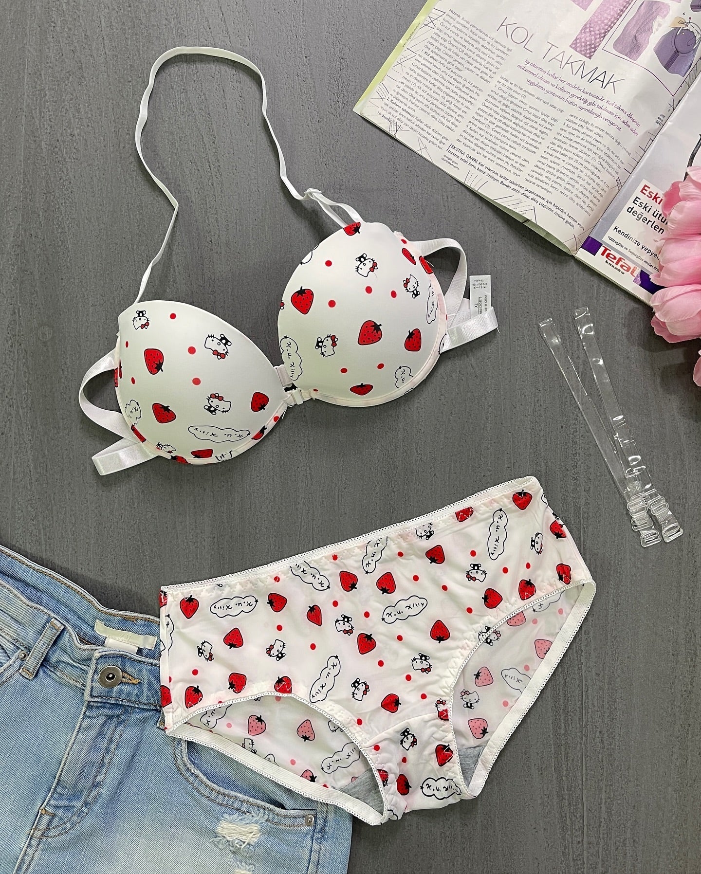 Flourish High Quality Front Open 4 In 1 Push-up Hello Kitty Print Adjustable Straps Bra Panty Set 016