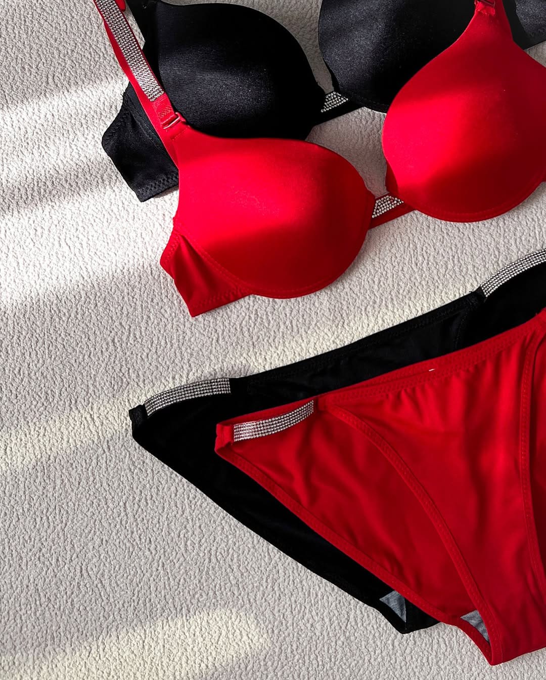 Flourish High Quality New Style Wired Rhinestone Straps Back Hook Adjustable Straps Bra & Panty Set E919