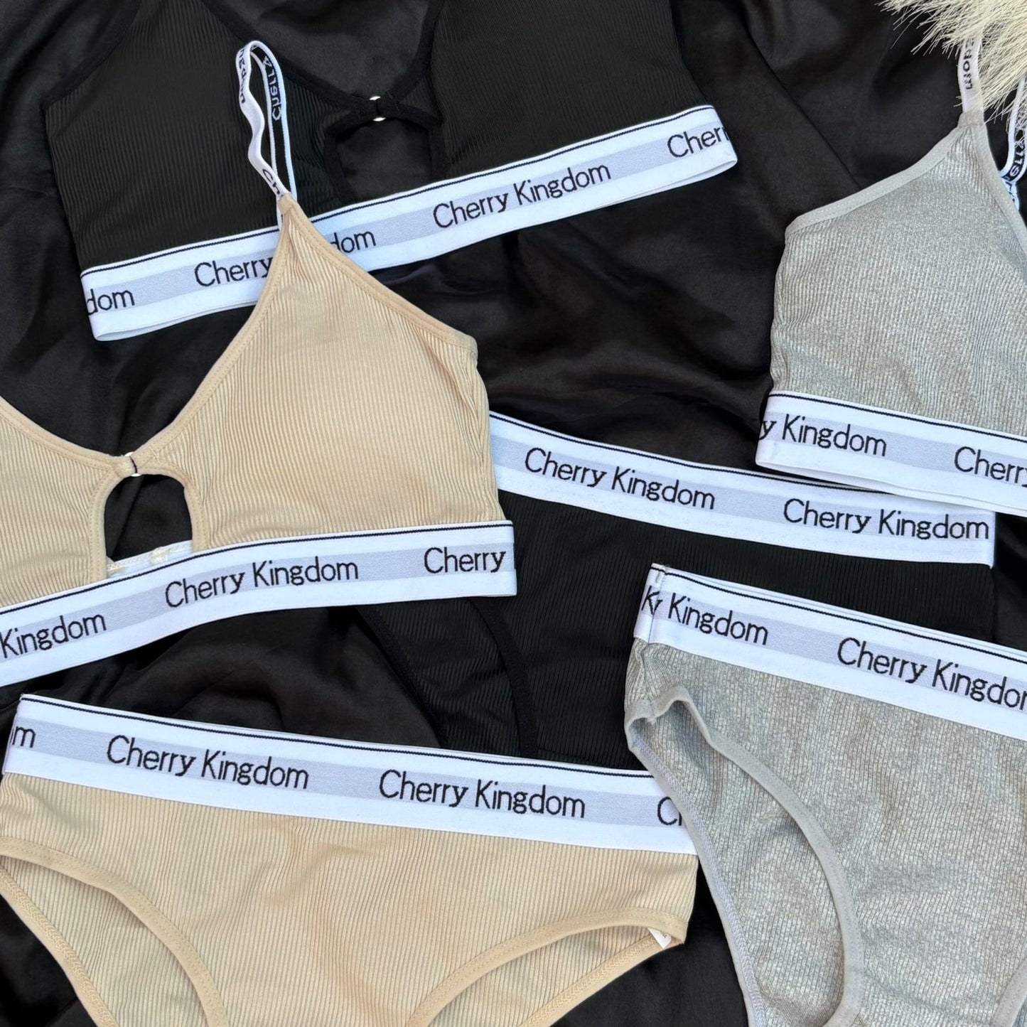 New High Quality Soft Cotton Letter Strap Mid Hollow Sports Light Padded Bra And Panty Set