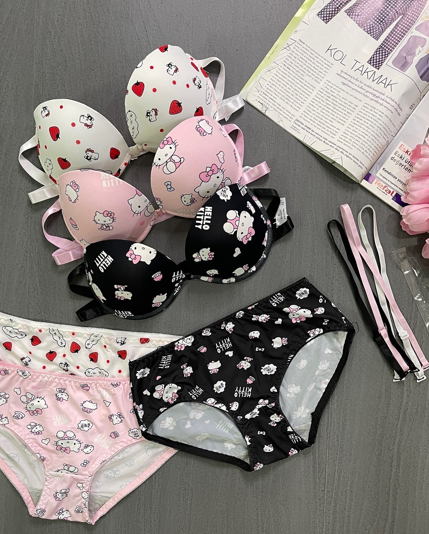 Flourish High Quality Front Open 4 In 1  Push-up Hello Kitty Print Adjustable Straps Bra Panty Set 016