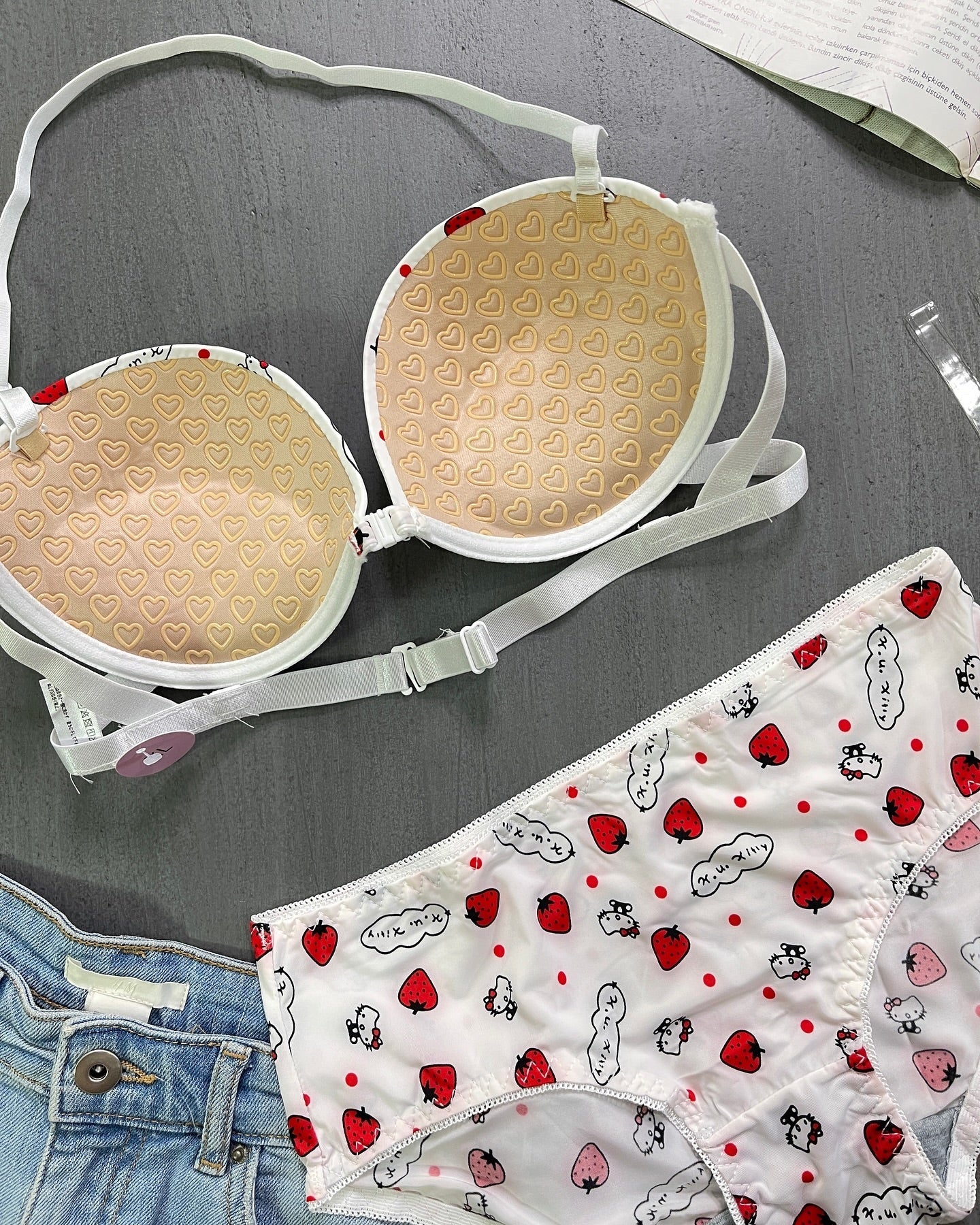 Flourish High Quality Front Open 4 In 1  Push-up Hello Kitty Print Adjustable Straps Bra Panty Set 016