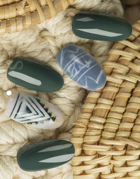 GDL Nail Art-Triangle of Light (20010116)